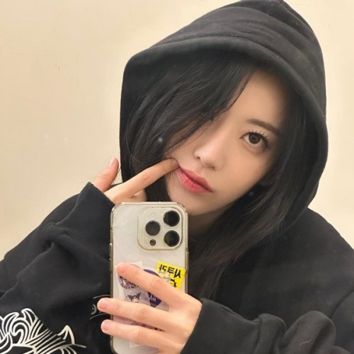 【르세라핌 사쿠라】 CHROME HEARTS 크롬하츠 홀스슈 플로랄 후드 블랙 ▶매장-105만원◀