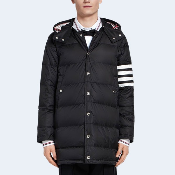 THOM BROWNE 톰브라운 블랙 다운필드 매트 나일론 4-바 스냅 프런트 코트 ▶매장-370만원대◀