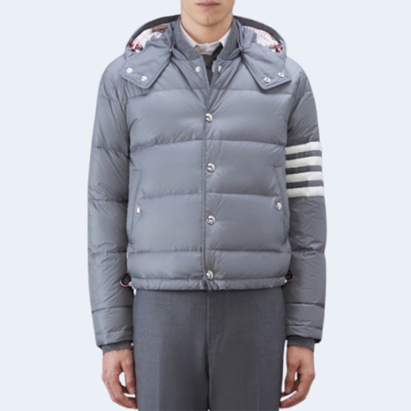 THOM BROWNE 톰브라운 미디엄 그레이 매트 나일론 4-바 다운 보머 재킷 ▶매장-375만원대◀